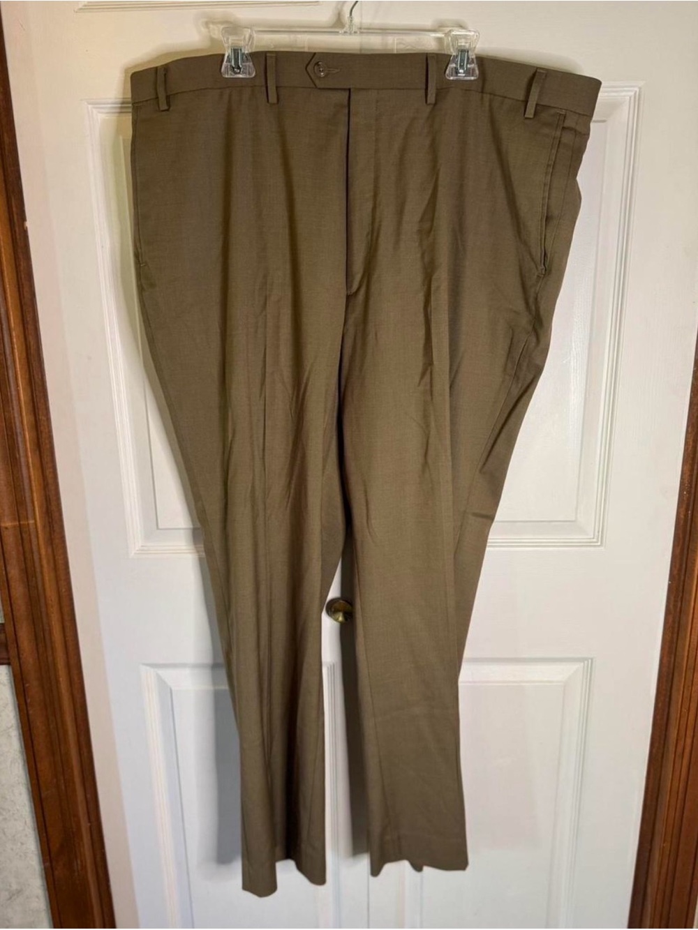 Roundtree & Yorke Men's Dress Pants in Khaki Brown